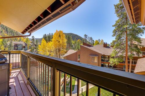 Ski Shuttle & Mountain Views: Keystone Resort Home