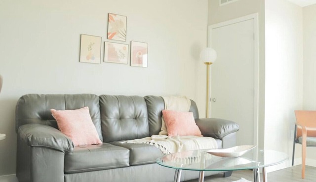 Sleepover | Elegant 1BD/1BA - Downtown Des Moines