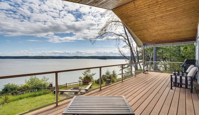 South-Facing Herron Island Retreat w/Sound Views!