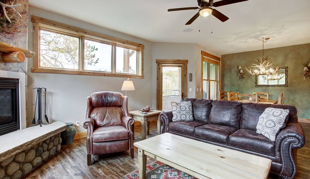 Spacious 2 bed condo w/shared hot tub, gym, sauna, game room - walk to lifts