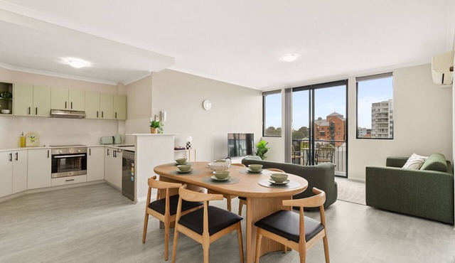 Spacious 2BD 2BTH Apartment in East Perth - Close to OPTUS, WACA and CBD