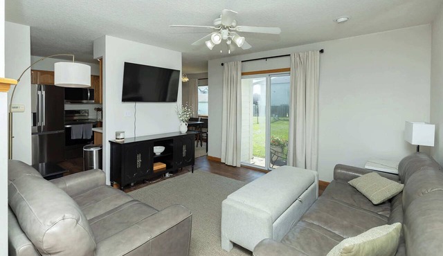 Spacious 4-Bed/2.5 BA Modern Home