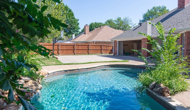 Spacious 4BR w/Pool, Ping Pong & Hoops | Sleeps 8 | ~30 Min to AT&T Stadium World Cup