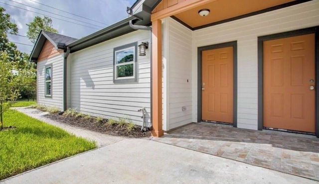 Spacious 6-bedroom 6-Bathroom Near Med Center Houston. Sleeps 12