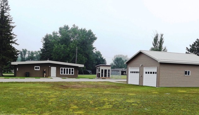 SPACIOUS 6-BEDROOM SINGLE LEVEL LODGE IN MEDINA, WIFI, AC, PARKING LOT, GARAGE