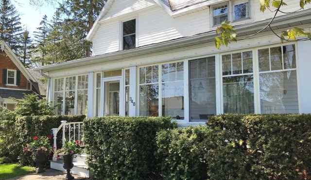 Spacious & Charming Century Home - Wellington