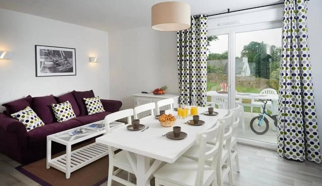 Spacious Coastal Duplex Cottage for 8