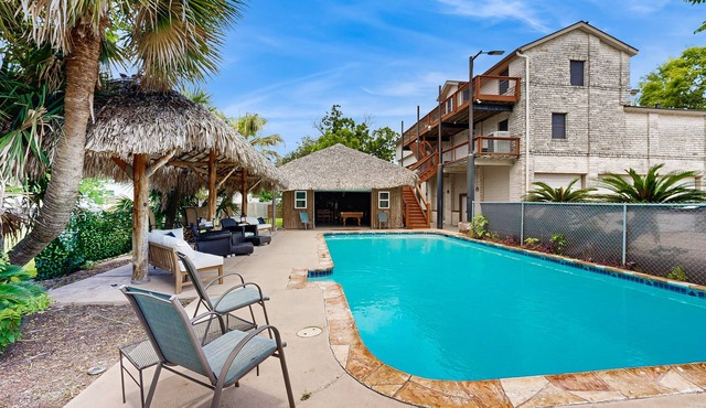 Spacious home with full kitchen, patio, private pool and game room, pool table