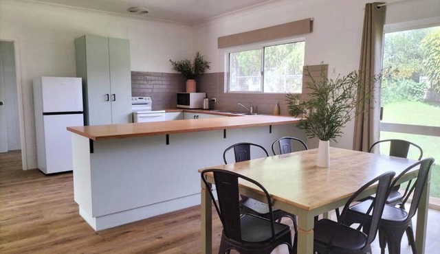 Spacious, Modern & Central