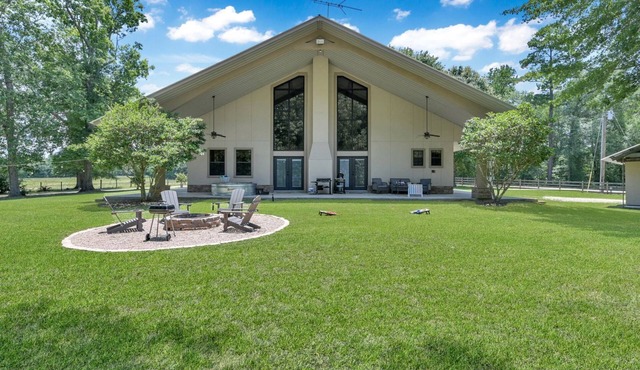 Spacious Texas Ranch Retreat with Cowboy Pool and Fire Pit Near Lake Livingston, Coldspring TX