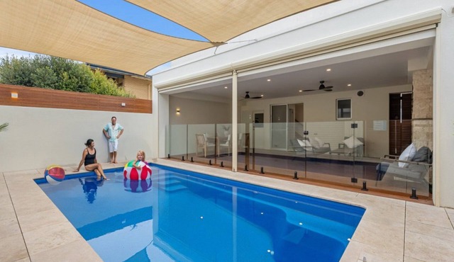 Splendour by the Sea by Wine Coast Holidays
