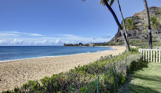 Steps From the Sand Charming Beach Front Cottage Located on Makaha Surfing Beach