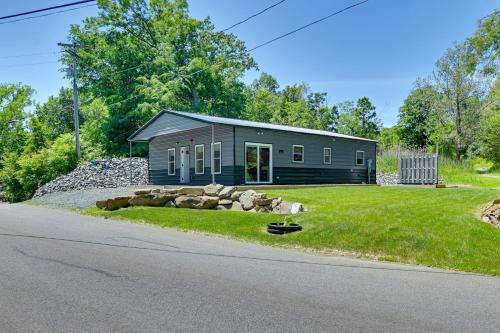 Steps to Mohawk River! Family Halfmoon Retreat