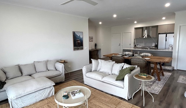 Stringybark Quarters - Beautiful Brand New 2BR Self-Contained Apartment