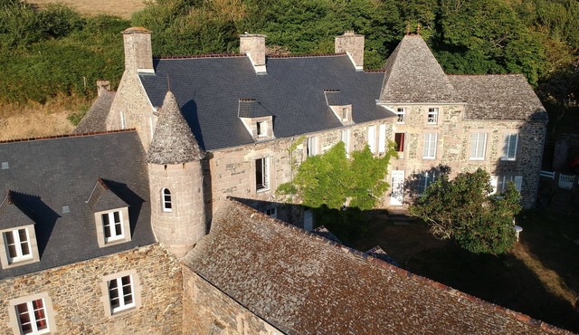 STUDIO IN MANOR HOUSE WITH SEA VIEW