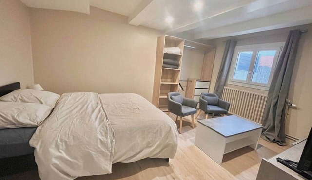 Studio with kitchen, bathroom and private garage