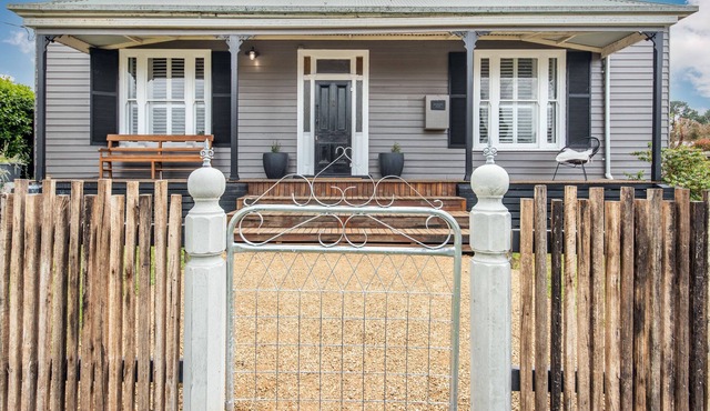 Stunning period home. Five bedroom in the quiet Alexandra College precinct