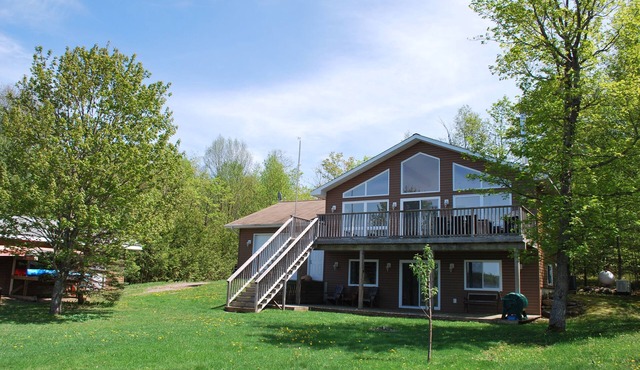 Stunning Waterfront Cottage on Bear Lake – Your Year-Round Getaway