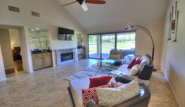 Stylish Golf Course Condo with Spectacular Mountain Views – LQ155