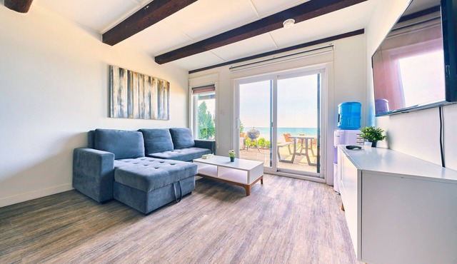 Suite 210: Beautiful 3-Bedroom Beachfront Townhouse