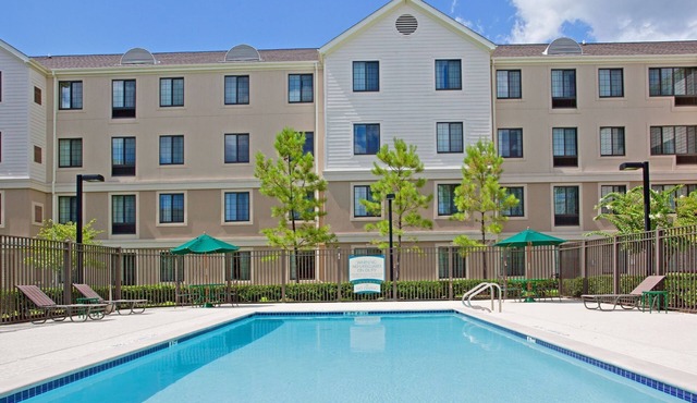 Suite with Pool Access, Free Shuttle, Buffet Breakfast + 24h Business Center