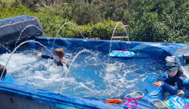 Swim Spa pool, overlooking the Bay, 3 Bedrooms, sleeps 6, 2 Bathrooms