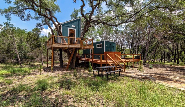 The Broken Tree Ranch: Tiny House & Treehouse in the Woods with Pool