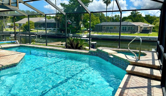 THE RIVER COTTAGE! COME RELAX & UNWIND. OPEN FLOOR PLAN, HEATED POOL