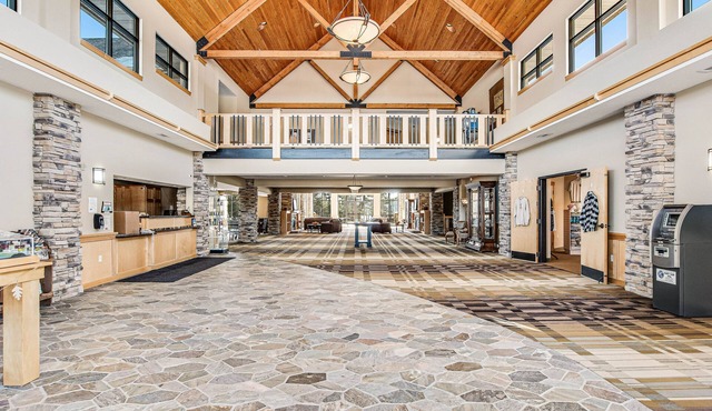 Third-floor studio with lake view, kitchenette, balcony, hot tubs, pool, & gym