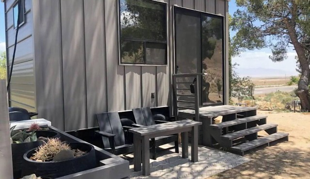 "TINY" HOME w/expansive views of the Sierras NOW W/WIFI!