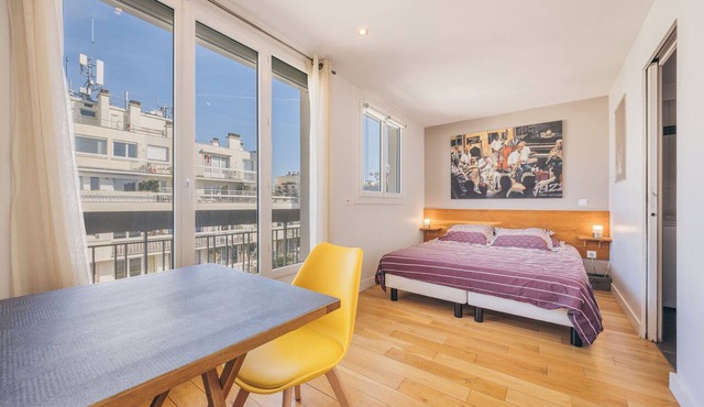 top floor studio between Oberkampf and Canal Saint Martin