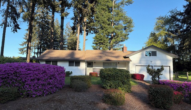 Tranquil 3-bedroom house with AC in delightful University Place