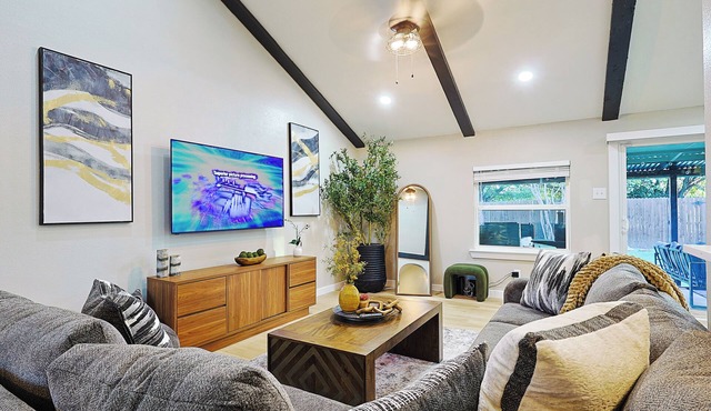 Tranquil Chic 3BR Getaway Sauna/Gym/HotTub/Game Room