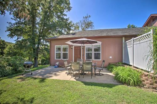 'Turtle Rock' - Ironton Cabin w/Furnished Patio!