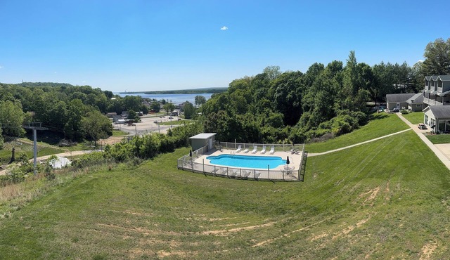 Two bedroom, 2 1/2 bath Condo. Great River Views & Pool!