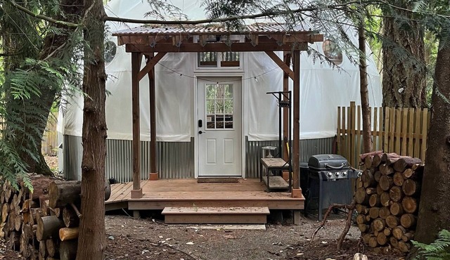Unique dome experience on beautiful Bainbridge Island with WiFi