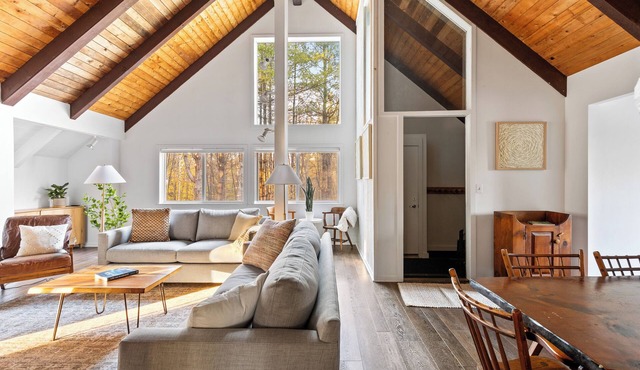 Vermont A-Frame | Sleeps10, Hot Tub, Sauna, EV, AC