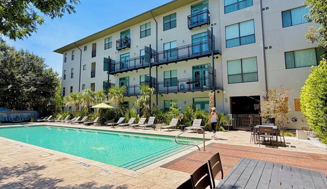 Walkable Chic Studio in Trendy Area/Parking garage/Wifi
