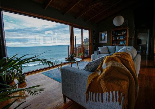 Waterfront - Bluff Beach House, Park Beach