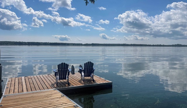 Waterfront Cottage with Hot Tub, Sauna, Fire Pit! Very family-friendly!