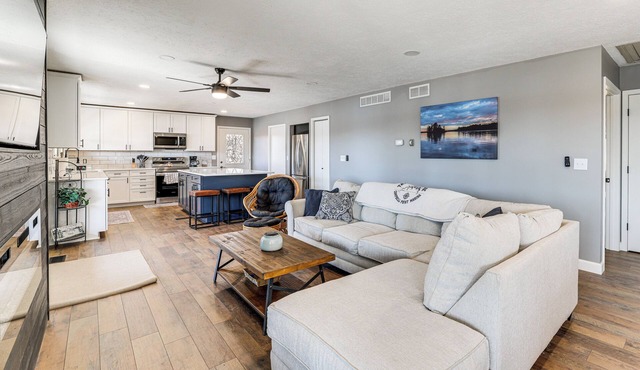 Waterfront Deck, Shell Knob Gem on Table Rock!