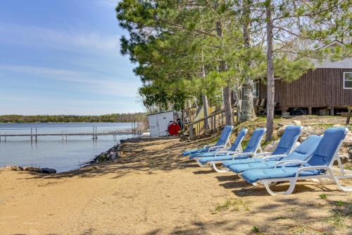 Waterfront Hideaway on Gull Lake: Fish & Boat!
