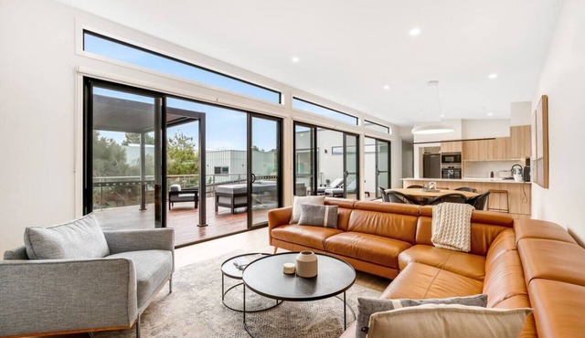 Waterfront Luxury in Opossum Bay