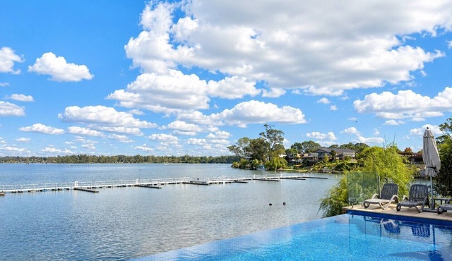 Waterfront Luxury on Lake Nagambie | Pool Balcony Stunning Views