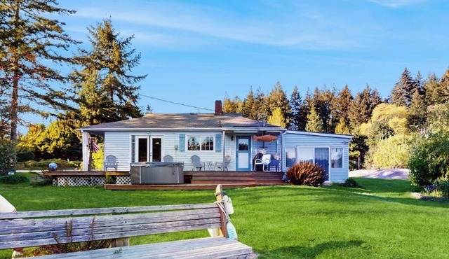Waterfront Retreat w/Private Dock, Hot Tub + Starlink – Walk to Ferry