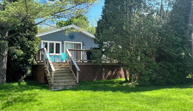 WATERFRONT Seaside Bungalow. Amazing views on Island 17, Long Sault.