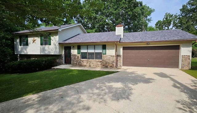 Wildrose INN-Spacious 4-bedroom house 1.9 miles from FT Leonard wood