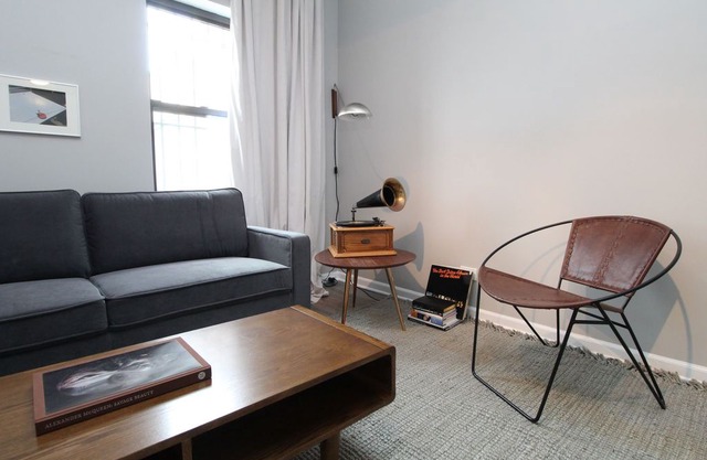 Steps to Shops, Eats | Open Loft w/ W&D | Zencity in Chicago