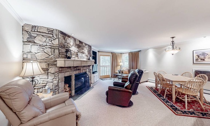 Ludlow Condo | 112 m² Condo ∙ 3 bedrooms ∙ 8 guests