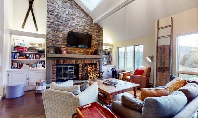 West Hartford House | 225 m² House ∙ 4 bedrooms ∙ 8 guests